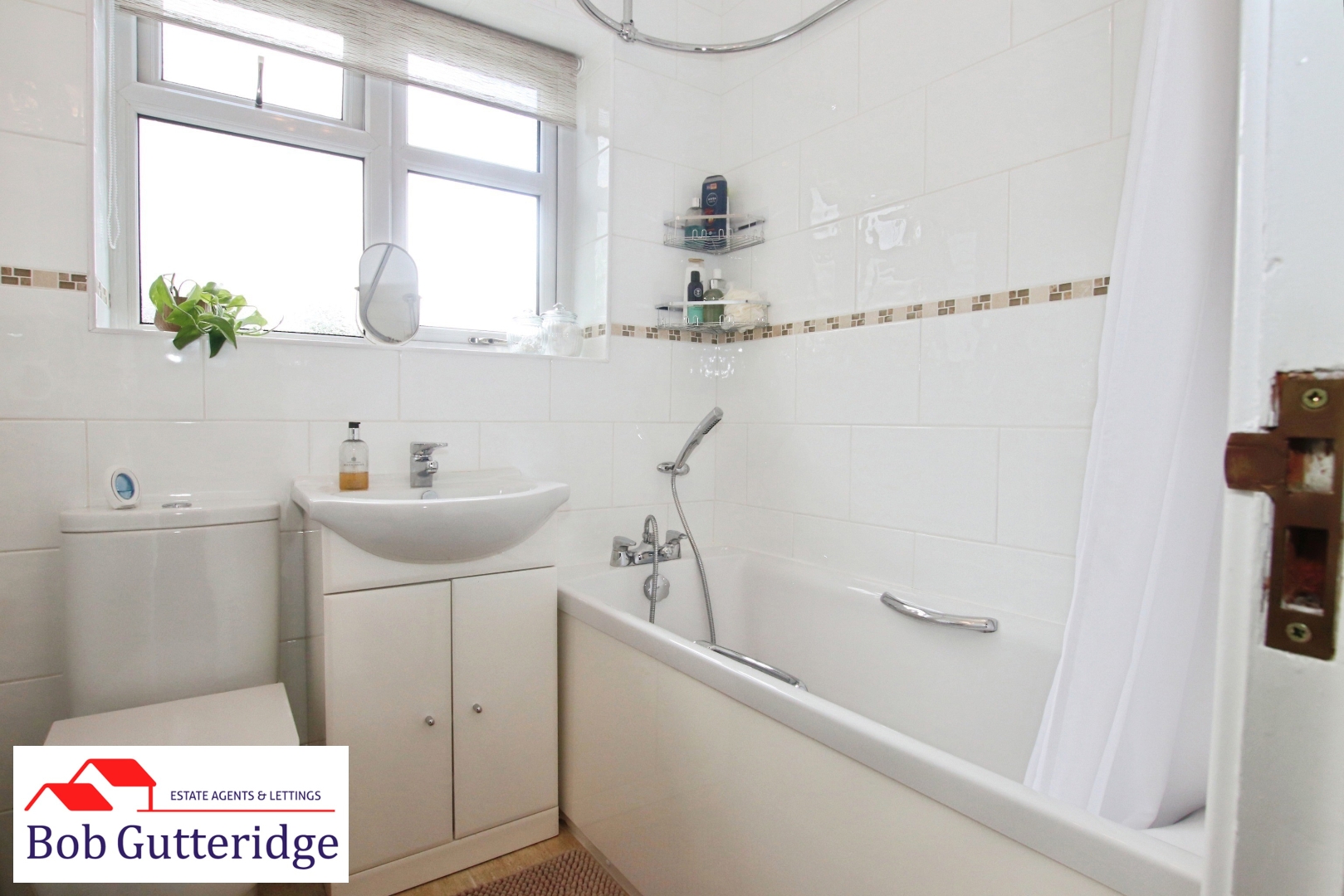 FIRST FLOOR BATHROOM